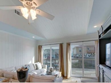 Santa Rosa Beach vacation Home Sleeps Eight Guests.