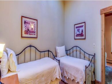 Vail Vacation Condo Sleeps Six Guests.