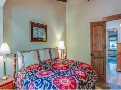 Vail Vacation Condo Sleeps Six Guests.