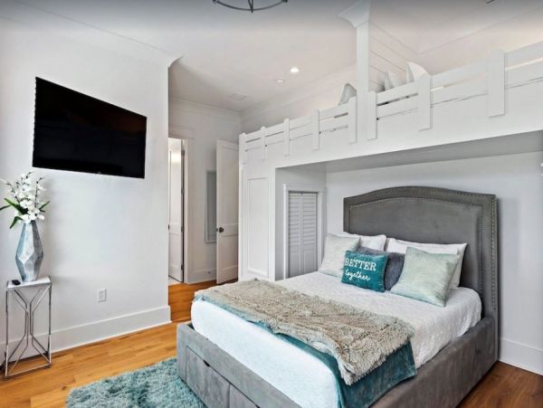 Destin Vacation Home Sleeps 32 Guests.