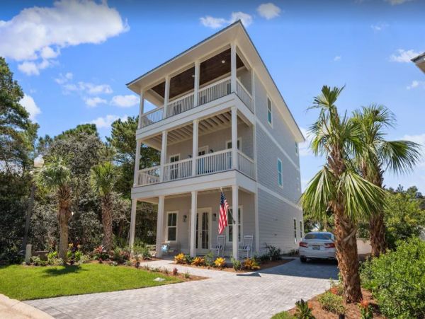 Destin Vacation Home Sleeps 32 Guests.