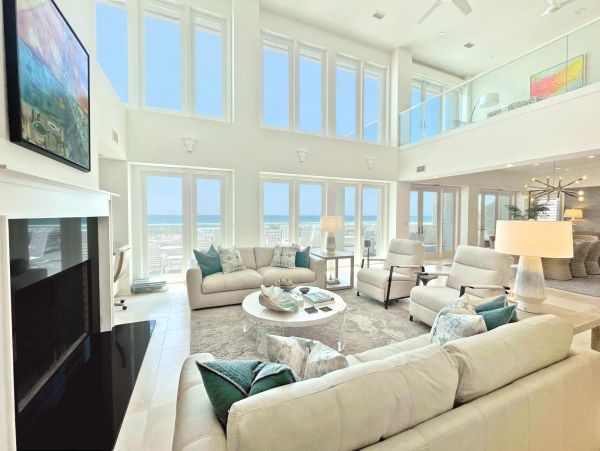 Pensacola Vacation Pool Home Sleeps Ten Guests With Views