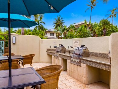 Two Bedrooms Oceanfront Condo in Lahaina Two Bedrooms Oceanfront Condo in Lahaina
