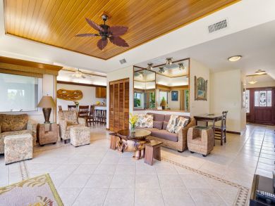 Two Bedrooms Oceanfront Condo in Lahaina Two Bedrooms Oceanfront Condo in Lahaina