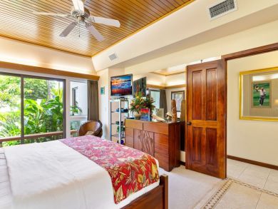 Two Bedrooms Oceanfront Condo in Lahaina Two Bedrooms Oceanfront Condo in Lahaina