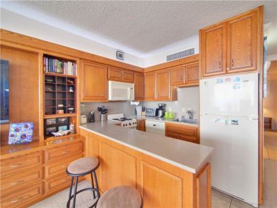 Lahaina Vacation Condo Sleeps Two Guests.