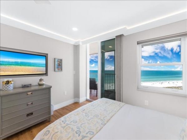 Siesta Key Vacation Condo Sleeps Six Guests Gulf Views