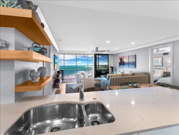 Siesta Key Vacation Condo Sleeps Six Guests Gulf Views
