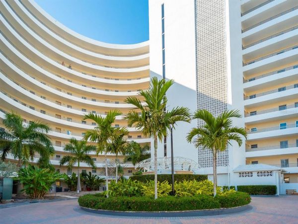Siesta Key Vacation Condo Sleeps Six Guests Gulf Views