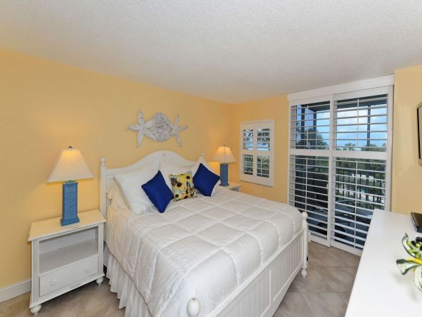 Siesta Key Beachfront Vacation Condo, Two Bedrooms