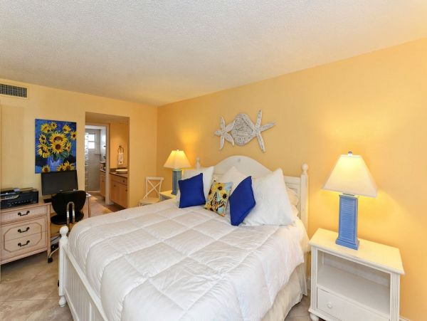 Siesta Key Beachfront Vacation Condo, Two Bedrooms