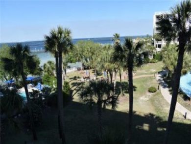 Fort Walton Beach Vacation Condo Sleeps Eight Guests.