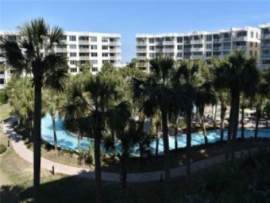 Fort Walton Beach Vacation Condo Sleeps Eight Guests.