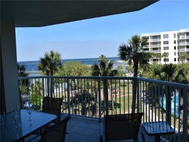 Fort Walton Beach Vacation Condo Sleeps Eight Guests.