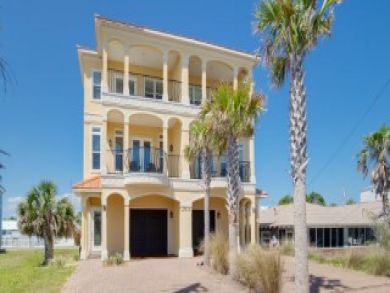 Panama City Vacation Townhouse Sleeps Twelve Guests. Panama City Vacation Townhouse Sleeps Twelve Guests.