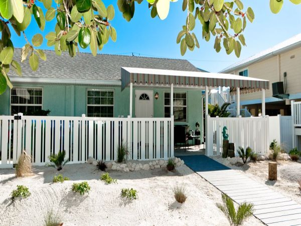 Holmes Beach vacation Duplex Sleeps Four Guests