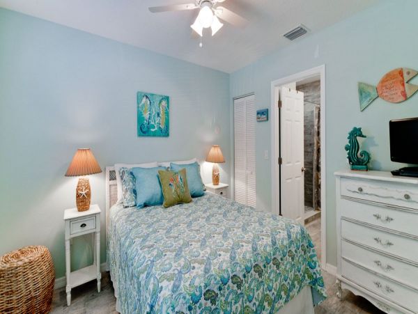 Holmes Beach vacation Duplex Sleeps Four Guests