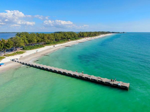 Holmes Beach vacation Duplex Sleeps Four Guests