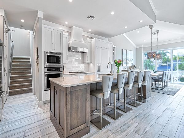 Four Bedroom Luxurious Coastal Villa in Marco Island