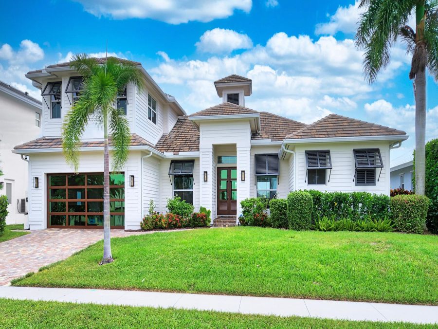 Four Bedroom Luxurious Coastal Villa in Marco Island