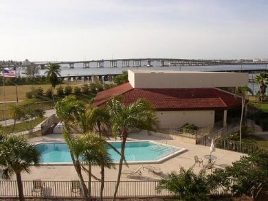 Brandenton Beach Vacation Condo Sleeps Four Guests.