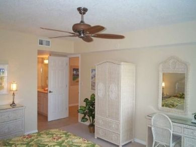 Brandenton Beach Vacation Condo Sleeps Four Guests.