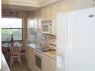 Brandenton Beach Vacation Condo Sleeps Four Guests.