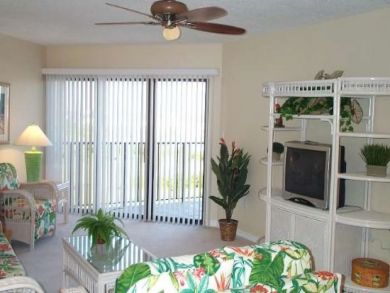 Brandenton Beach Vacation Condo Sleeps Four Guests.