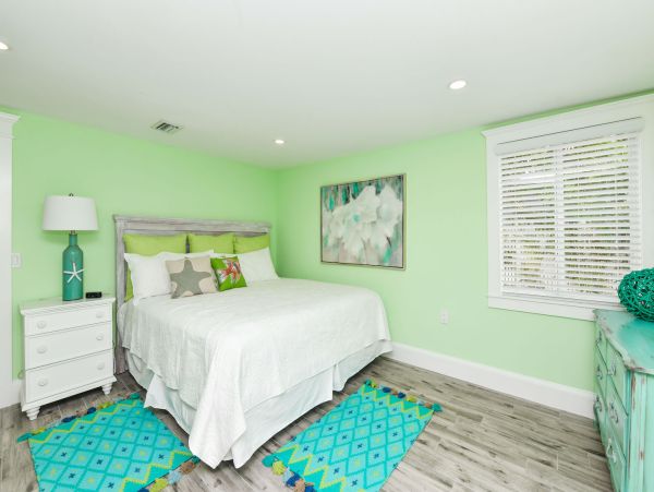 Coastal Retreat on Anna Maria Island - Four Bedroom Pool Home