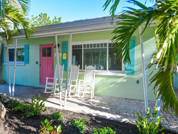 Coastal Retreat on Anna Maria Island - Four Bedroom Pool Home