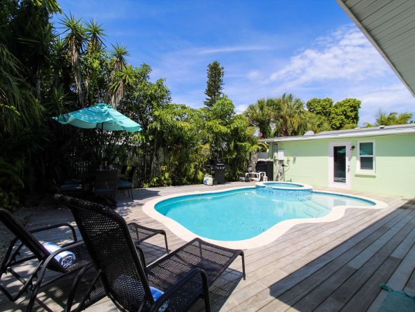 Coastal Retreat on Anna Maria Island - Four Bedroom Pool Home