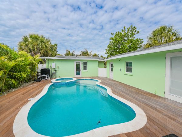 Coastal Retreat on Anna Maria Island - Four Bedroom Pool Home