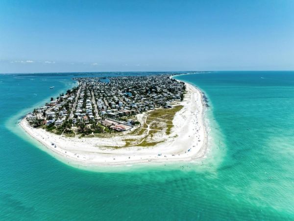 Coastal Retreat on Anna Maria Island - Four Bedroom Pool Home