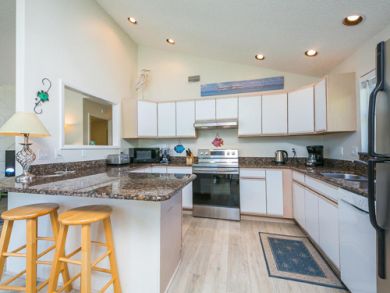 Charming Vacation Rental on Anna Maria Island. Call Today