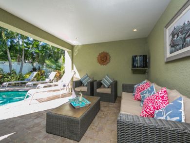 Charming Vacation Rental on Anna Maria Island. Call Today