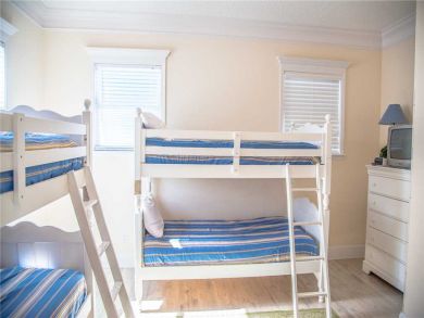 Santa Rosa Beach Vacation Home Sleeps Sixteen Guests.