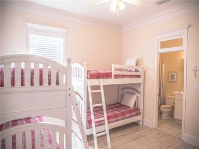 Santa Rosa Beach Vacation Home Sleeps Sixteen Guests.