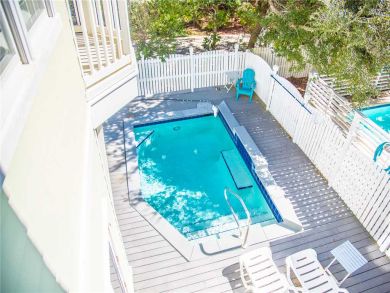 Santa Rosa Beach Vacation Home Sleeps Sixteen Guests.