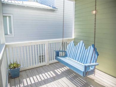Santa Rosa Beach Vacation Home Sleeps Sixteen Guests.