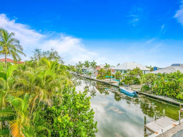 Anna Maria Island Luxury Vacation Home Sleeps Eight Guests