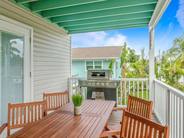 Anna Maria Island Luxury Vacation Home Sleeps Eight Guests