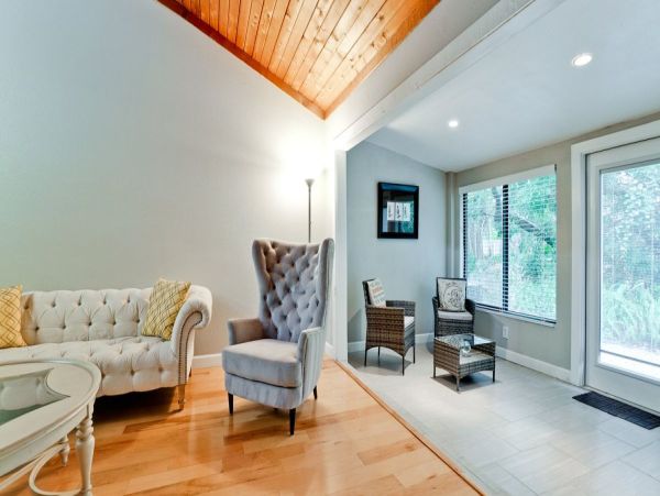 Bradenton Vacation Condo Close to Beach Sleeps Four Guests.