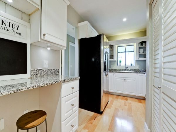 Bradenton Vacation Condo Close to Beach Sleeps Four Guests.