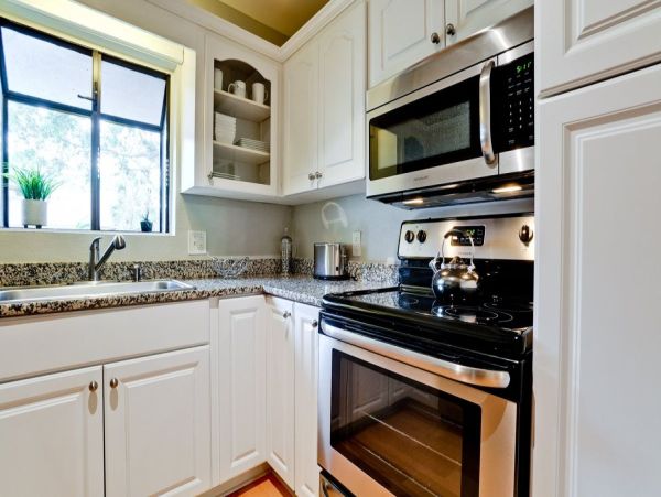 Bradenton Vacation Condo Close to Beach Sleeps Four Guests.