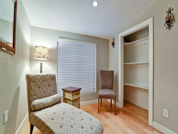 Bradenton Vacation Condo Close to Beach Sleeps Four Guests.