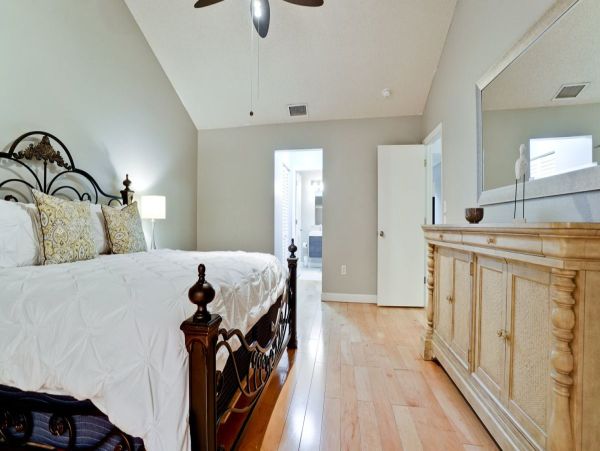 Bradenton Vacation Condo Close to Beach Sleeps Four Guests.