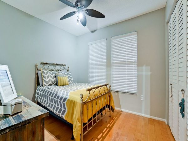 Bradenton Vacation Condo Close to Beach Sleeps Four Guests.