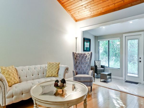Bradenton Vacation Condo Close to Beach Sleeps Four Guests.