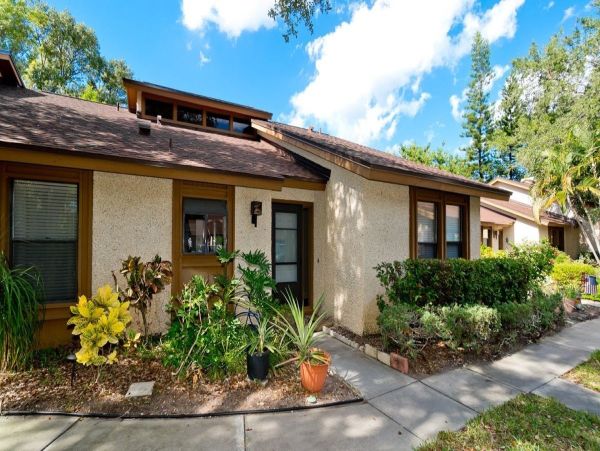 Bradenton Vacation Condo Close to Beach Sleeps Four Guests.