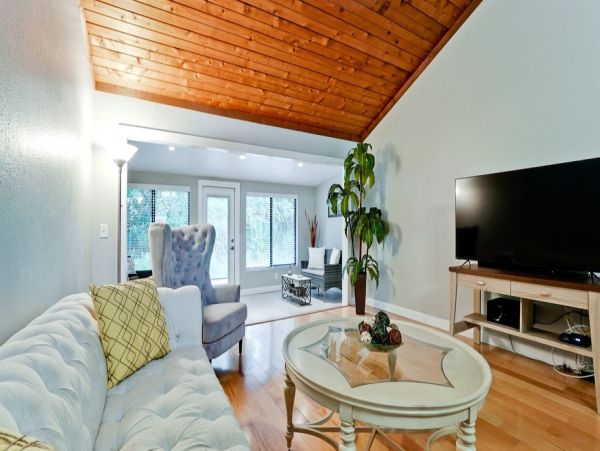 Bradenton Vacation Condo Close to Beach Sleeps Four Guests.